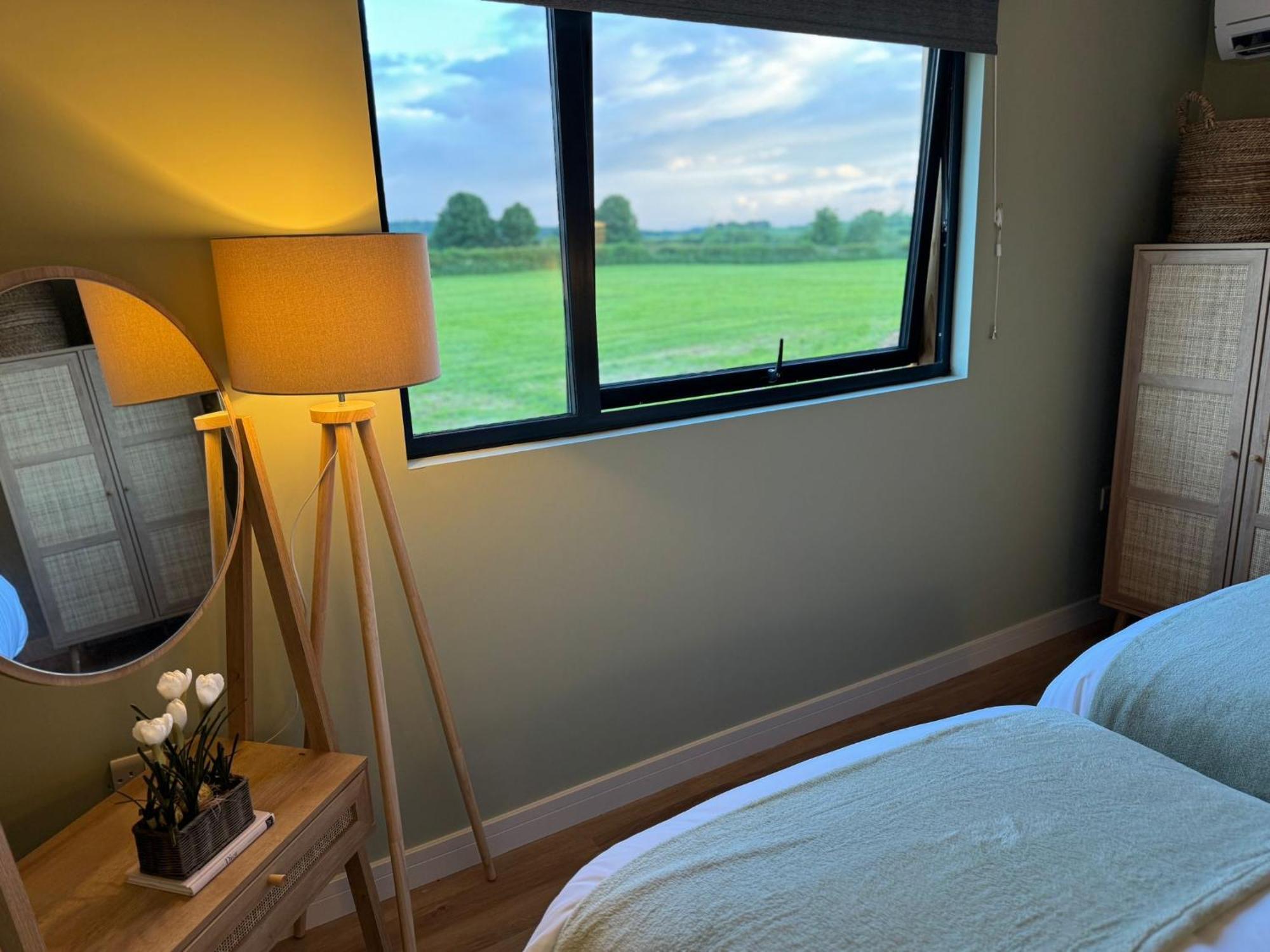 Unbox At Poplar Tree Villa Durham Exterior photo